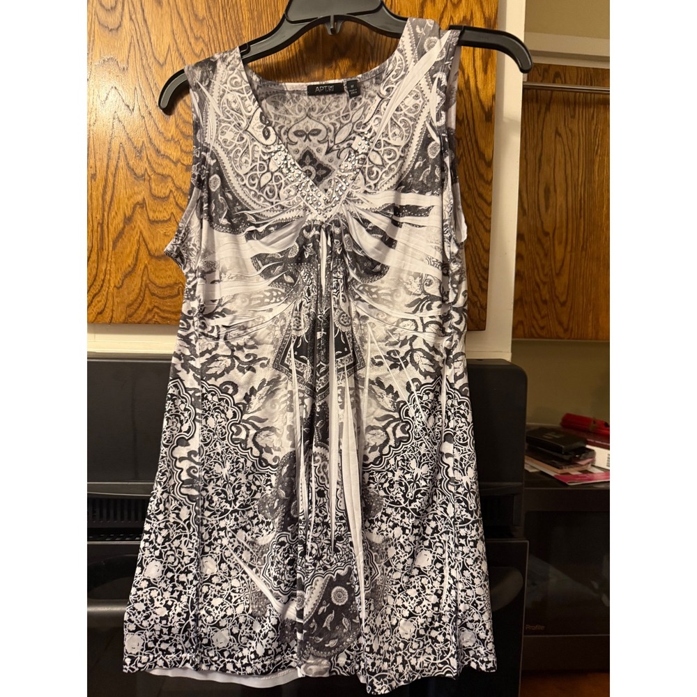 Apt. 9 Womens Blk White Paisley Medallion Studded V-Neck Sleeveless‎ Tunic Top M